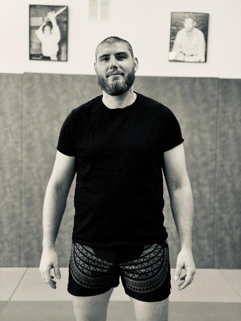 Professeur section MMA au club d'arts martiaux SACAMP Paris