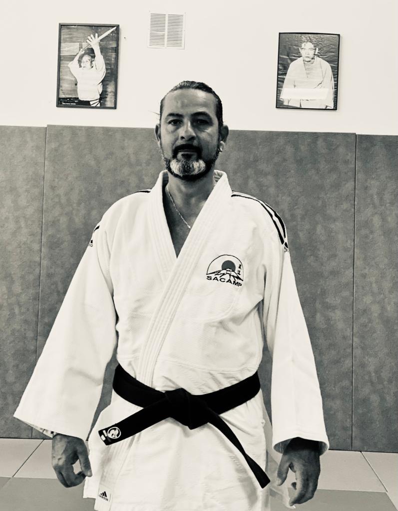 professeur de self-défense cours pour seniors dojo Sacamp Paris 19