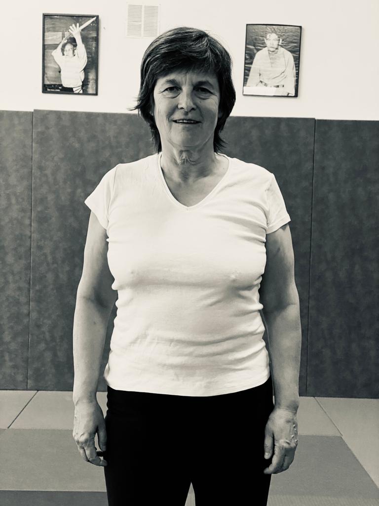 professeur de yoga cours pour seniors dojo Sacamp Paris 19