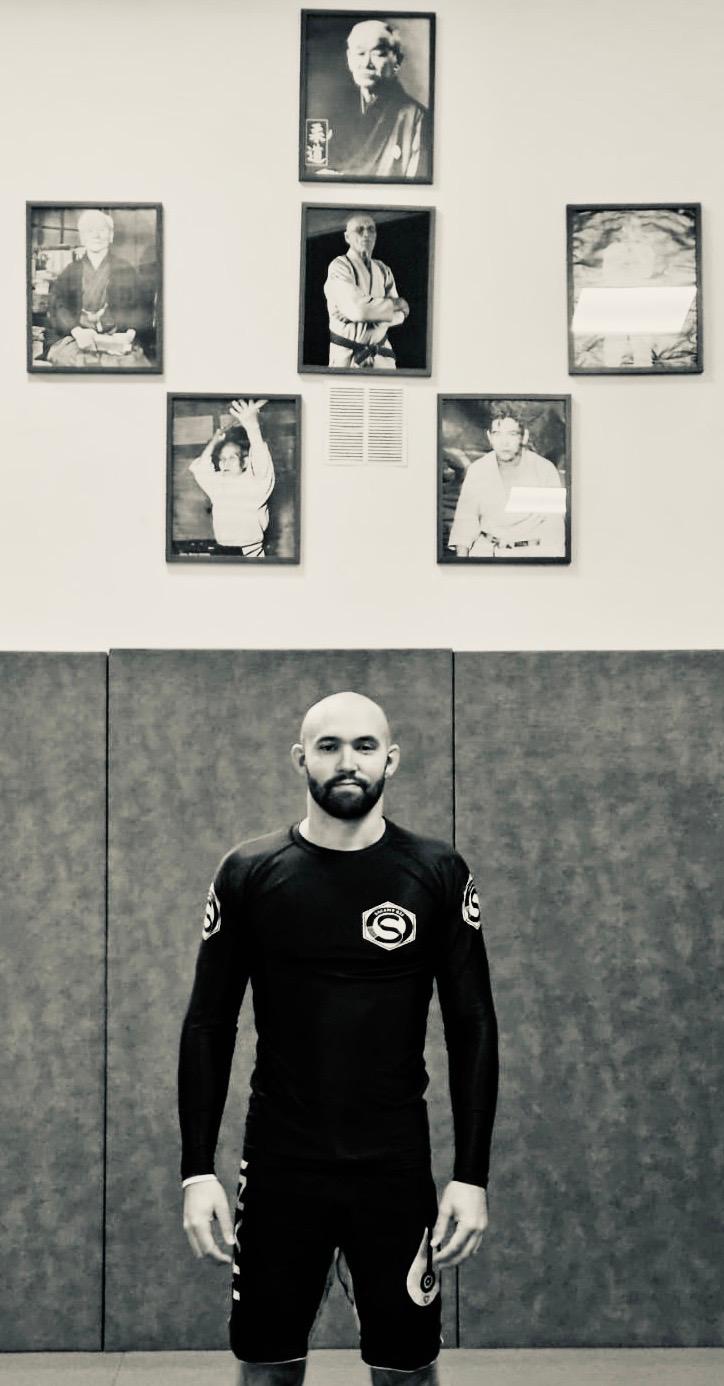 Professeur ceinture noire de jiu-jitsu brésilien cours de grappling Sacamp Paris